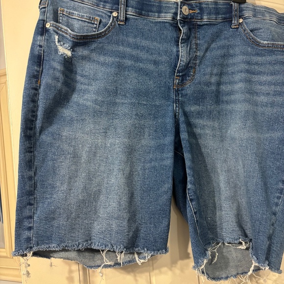 Wonderly Pants - Blue Jean Bermuda Shorts